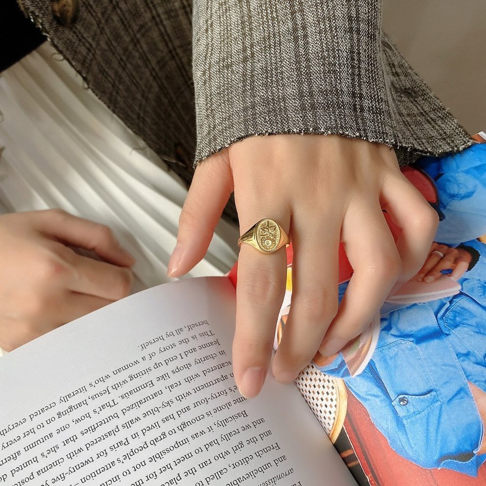 🌻 18K Goldplated Sunflower Floral Signet Ring - Picture 4 of 10